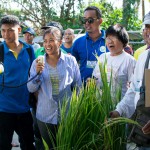 farmers with philrice officials